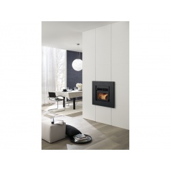 Semineu pe peleti PHEBO Pegas, putere termică 7.8 kW, cu carcasă metalică vopsită în câmp electrostatic