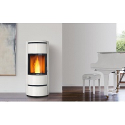 Soba pe peleți PIAZZETTA P943 M, suprafata din majolica, clasa energetica A+ si putere nominala 4,1 - 11 kW