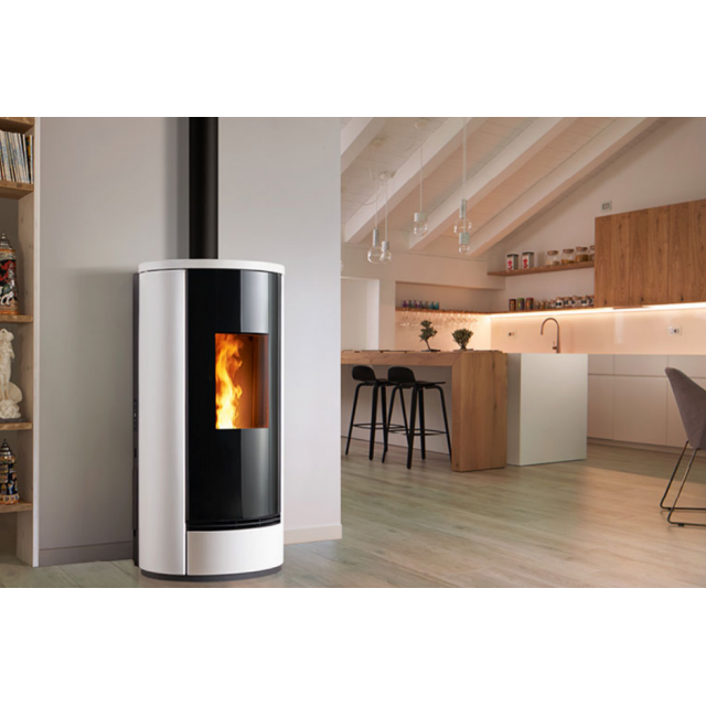 Soba pe peleți PIAZZETTA P220T TOP, suprafata din majolica, clasa energetica A+ si putere nominala 3,4 - 8,5 kW