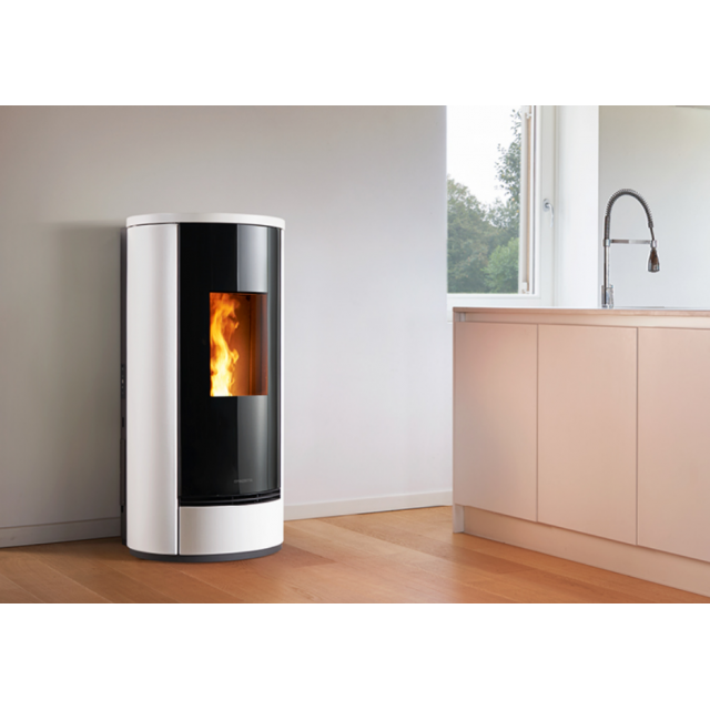 Soba pe peleți PIAZZETTA P230T TOP, suprafata din majolica, clasa energetica A+ si putere nominala 4,1 - 11 kW
