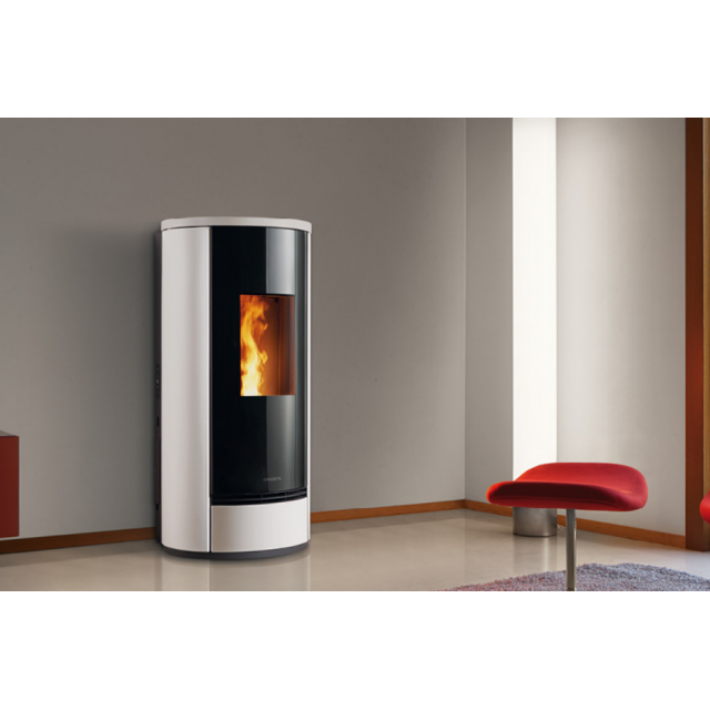 Soba pe peleți PIAZZETTA P230TS, suprafata din otel, clasa energetica A+ si putere nominala 3,9 - 11 kW