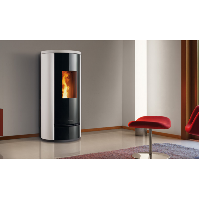 Soba pe peleți PIAZZETTA P230TSFG, suprafata din otel si sticla frontala, clasa energetica A+ si putere nominala 3,9 - 11 kW