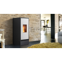 Soba pe peleți PIAZZETTA P241, placată cu oțel și ușă din majolică, clasa energetica A+ si putere nominala 3,3 - 8,5 kW