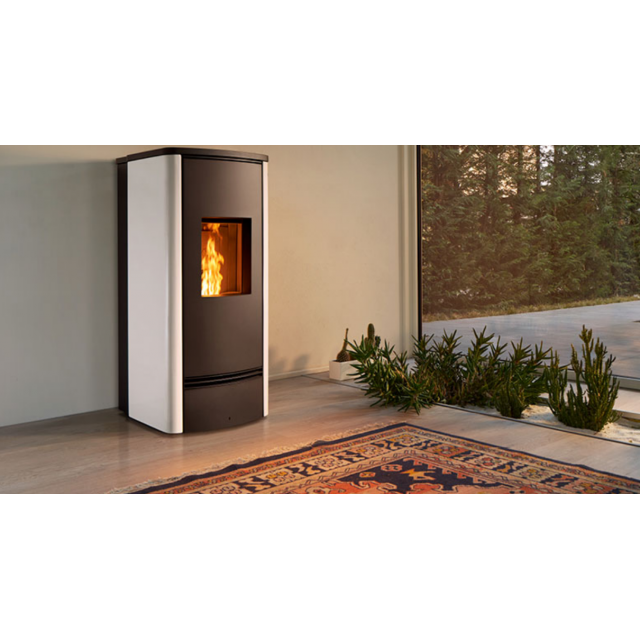 Soba pe peleți PIAZZETTA P920M, design modern și compact din majolica , clasa energetica A+ si putere nominala 3,3 - 8,5 kW