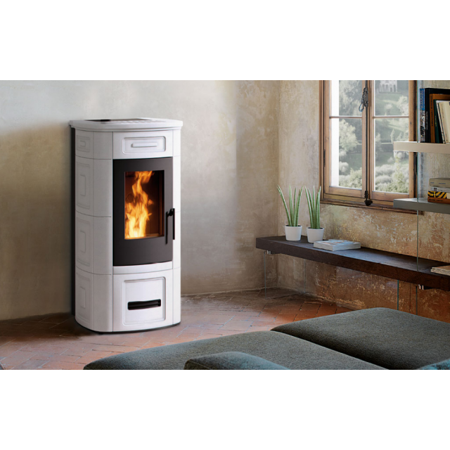 Soba pe peleți PIAZZETTA P921 R, design modern din majolică , clasa energetica A+ si putere nominala 3,3 - 8,5 kW