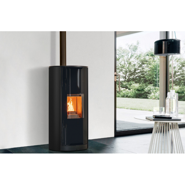 Soba pe peleți PIAZZETTA P921 TS TOP, design modern din otel , clasa energetica A+ si putere nominala 3,4 - 8,5 kW