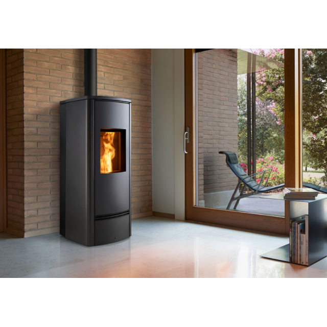Soba pe peleți PIAZZETTA P930 M TOP, design modern din majolica, clasa energetica A+ si putere nominala 4,1 - 11 kW