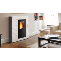 Soba pe peleți PIAZZETTA P939, profil subtire din majolica, clasa energetica A+ si putere nominala 4,1 - 10,5 kW