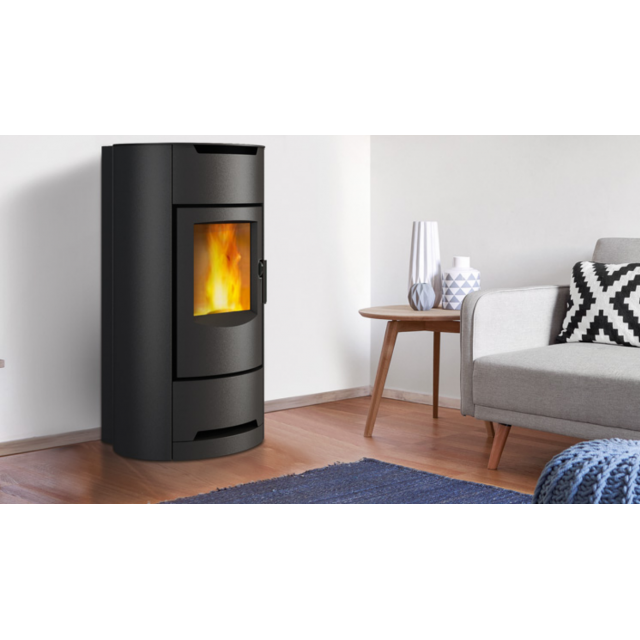 Soba pe peleți PIAZZETTA P110 T, rotundă din oțel, cu ușă din fontă, clasa energetica A+ si putere nominala 2,7 - 6 kW