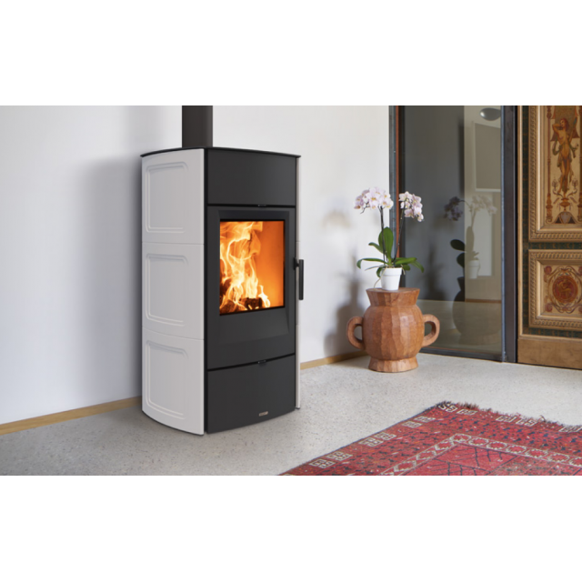 Soba pe lemne PIAZZETTA E530 C, placare cu majolică, clasa energetica A+ si putere nominala 8,5 kW