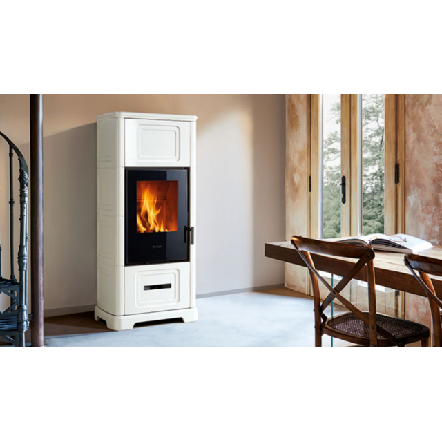 Soba pe lemne PIAZZETTA E928CB, placare din majolică si sistem BCS, clasa energetica A+ si putere nominala 5,5 - 11,1 kW
