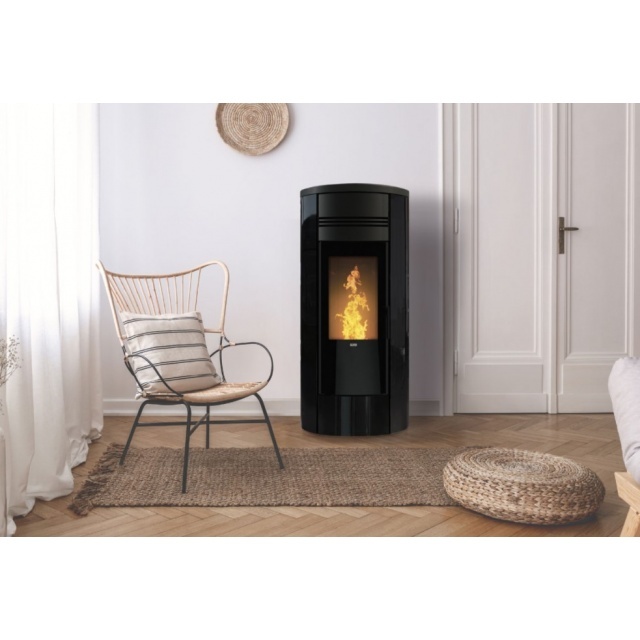 Soba pe peleți KLOVER STYLE 180 GLASS putere 22,30 KW, senzori de siguranță pe ușă și rezervor